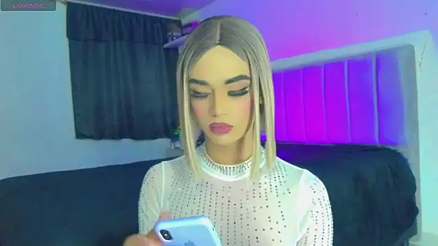 HANNAH BACKERS online show from November 8, 2025, 3:43 am