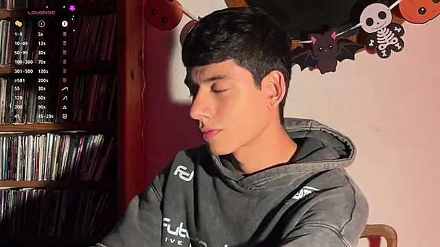 Snapshot of jim_dj chatting on October 19, 2025, 10:45 pm jim dj online show from October 19, 2025, 10:45 pm