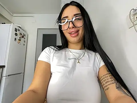 Snapshot of BlueEyes_BB chatting on February 18, 2026, 10:01 am BlueEyes BB online show from February 18, 2026, 10:01 am