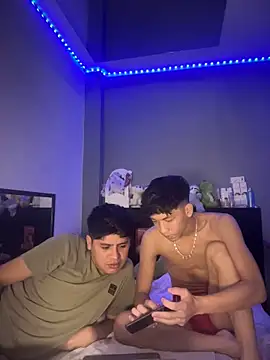 Snapshot of Kailertwink chatting on May 7, 2026, 3:37 pm Kailertwink online show from May 7, 2026, 3:37 pm