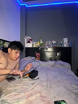 Snapshot of Kailertwink chatting on July 3, 2026, 10:27 pm Kailertwink online show from July 3, 2026, 10:27 pm