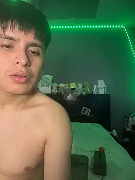 Snapshot of Kailertwink chatting on April 30, 2026, 3:35 am Kailertwink online show from April 30, 2026, 3:35 am