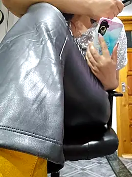 Snapshot of ShineBright88 chatting on November 3, 2025, 8:34 pm ShineBright88 online show from November 3, 2025, 8:34 pm