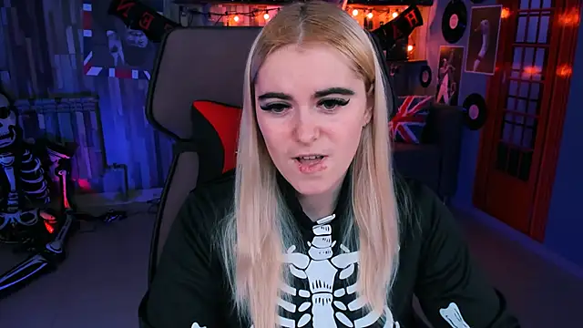 Snapshot of Stef_Nicks chatting on October 31, 2025, 9:06 am Stef Nicks online show from October 31, 2025, 9:06 am