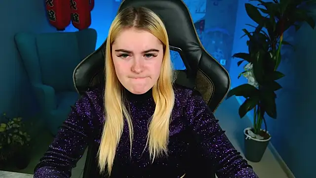 Snapshot of Stef_Nicks chatting on October 9, 2025, 10:38 am Stef Nicks online show from October 9, 2025, 10:38 am