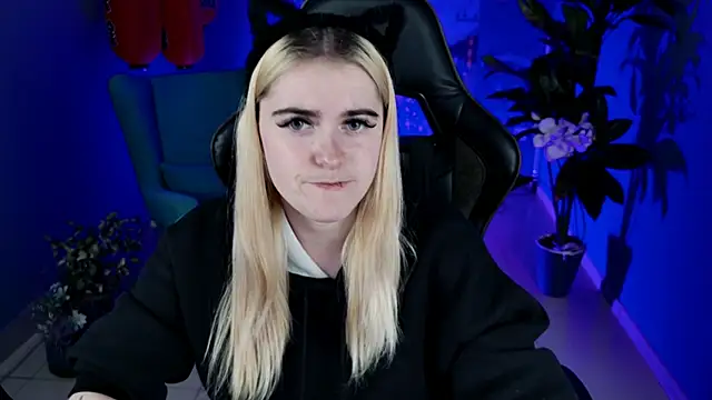 Snapshot of Stef_Nicks chatting on September 28, 2025, 10:00 am Stef Nicks online show from September 28, 2025, 10:00 am