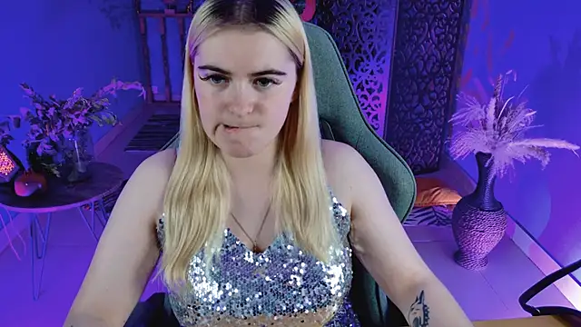 Snapshot of Stef_Nicks chatting on October 16, 2025, 9:17 am Stef Nicks online show from October 16, 2025, 9:17 am