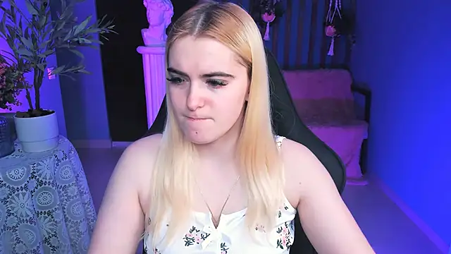 Snapshot of Stef_Nicks chatting on December 1, 2025, 9:10 am Stef Nicks online show from December 1, 2025, 9:10 am