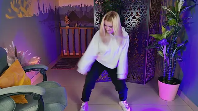 Snapshot of Stef_Nicks chatting on November 8, 2025, 9:13 am Stef Nicks online show from November 8, 2025, 9:13 am