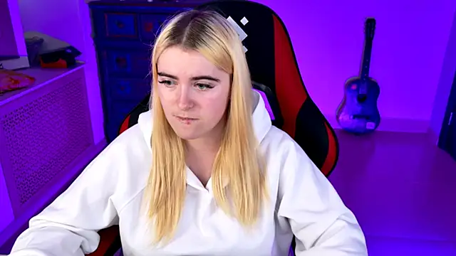 Snapshot of Stef_Nicks chatting on September 15, 2025, 9:21 am Stef Nicks online show from September 15, 2025, 9:21 am