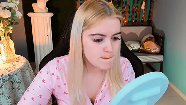 Snapshot of Stef_Nicks chatting on February 24, 2026, 9:10 am Stef Nicks online show from February 24, 2026, 9:10 am