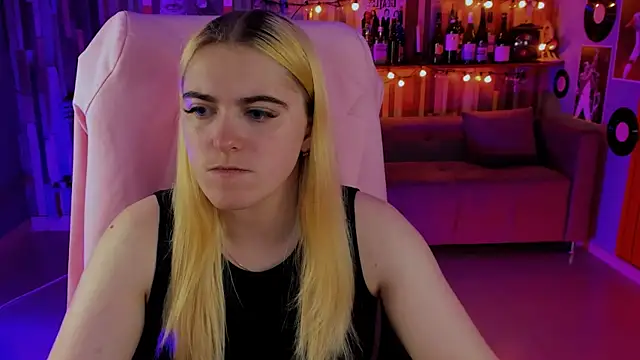 Snapshot of Stef_Nicks chatting on September 10, 2025, 9:08 am Stef Nicks online show from September 10, 2025, 9:08 am