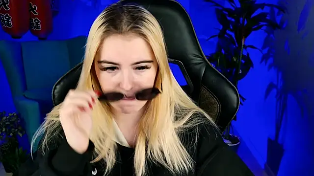 Snapshot of Stef_Nicks chatting on October 5, 2025, 6:15 am Stef Nicks online show from October 5, 2025, 6:15 am