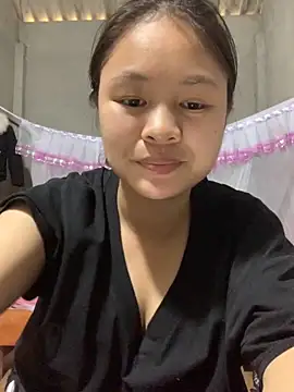 Snapshot of NhuFox chatting on October 9, 2025, 2:45 am NhuFox online show from October 9, 2025, 2:45 am