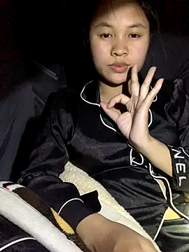 Snapshot of NhuFox chatting on October 27, 2025, 12:39 pm NhuFox online show from October 27, 2025, 12:39 pm