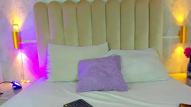 AliciaJerez1 online show from December 16, 2025, 8:35 pm