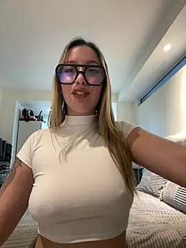 miagarcia250 online show from June 19, 2026, 7:52 pm