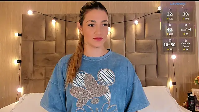 Snapshot of ClaradelMar chatting on November 18, 2025, 10:40 am ClaradelMar online show from November 18, 2025, 10:40 am