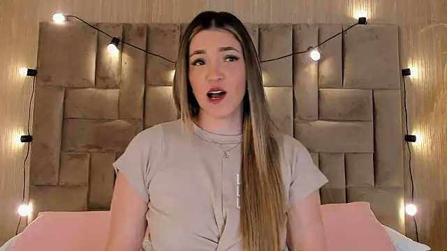 Snapshot of ClaradelMar chatting on October 5, 2025, 10:50 am ClaradelMar online show from October 5, 2025, 10:50 am