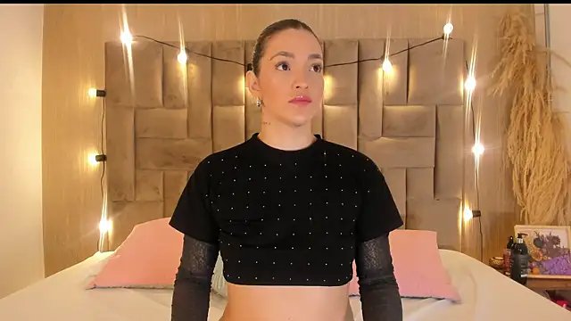 Snapshot of ClaradelMar chatting on December 4, 2025, 10:25 am ClaradelMar online show from December 4, 2025, 10:25 am