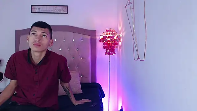 Snapshot of AmelieAndAce chatting on September 26, 2025, 12:45 pm AmelieAndAce online show from September 26, 2025, 12:45 pm