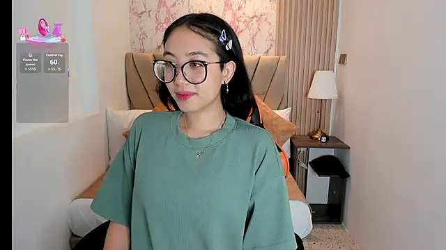 Snapshot of Yuna__Min chatting on October 8, 2025, 10:28 am Yuna  Min online show from October 8, 2025, 10:28 am