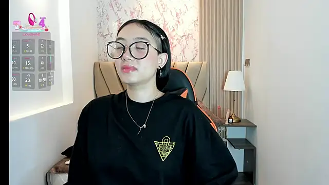 Snapshot of Yuna__Min chatting on September 11, 2025, 11:54 am Yuna  Min online show from September 11, 2025, 11:54 am