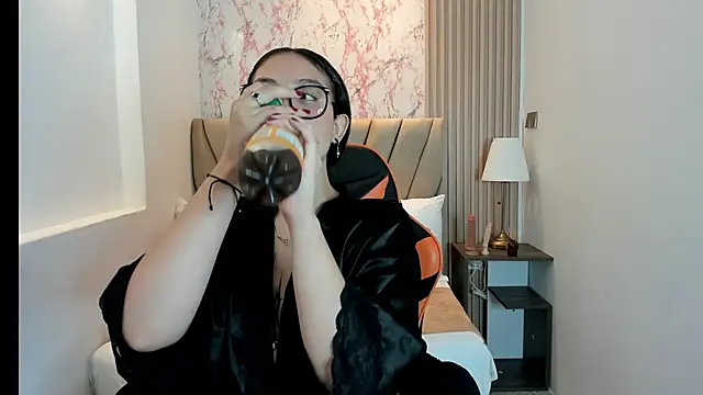 Snapshot of Yuna__Min chatting on September 25, 2025, 6:14 pm Yuna  Min online show from September 25, 2025, 6:14 pm