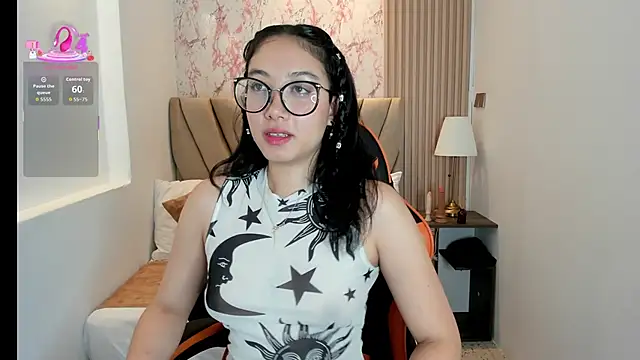 Snapshot of Yuna__Min chatting on September 27, 2025, 2:45 pm Yuna  Min online show from September 27, 2025, 2:45 pm