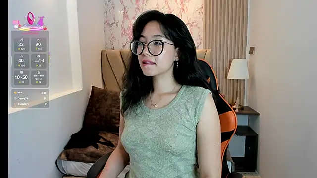 Snapshot of Yuna__Min chatting on September 14, 2025, 1:33 pm Yuna  Min online show from September 14, 2025, 1:33 pm