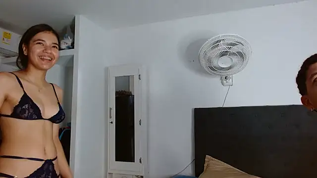 Snapshot of parislnxx chatting on October 27, 2025, 11:44 am parislnxx online show from October 27, 2025, 11:44 am