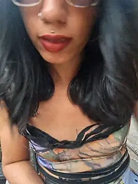 Snapshot of RavenShyfit chatting on November 14, 2025, 8:45 pm RavenShyfit online show from November 14, 2025, 8:45 pm