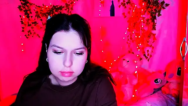 Snapshot of ChloeRicc chatting on December 13, 2025, 8:04 pm ChloeRicc online show from December 13, 2025, 8:04 pm