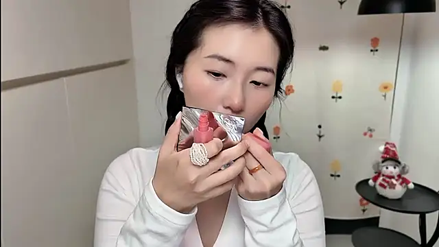 Snapshot of Rosalind_xixi chatting on March 13, 2026, 6:18 am Rosalind xixi online show from March 13, 2026, 6:18 am