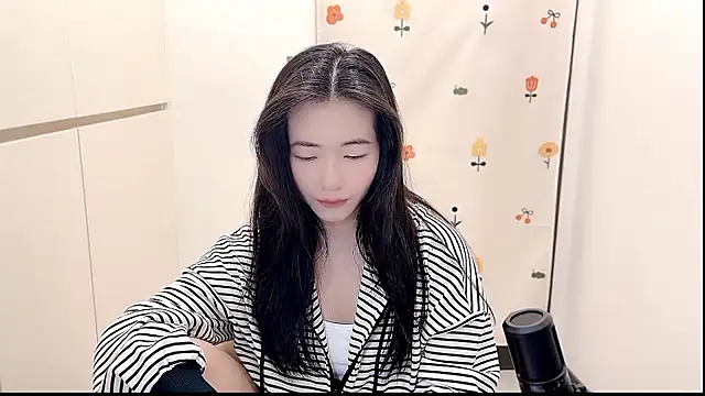 Rosalind xixi online show from October 27, 2025, 3:29 am