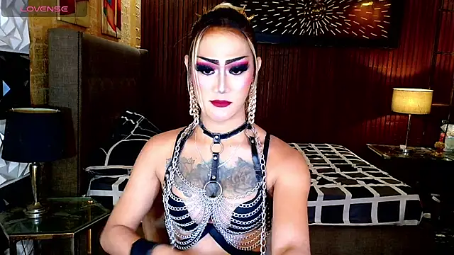 Snapshot of HorseCockDivine chatting on July 7, 2026, 5:32 am HorseCockDivine online show from July 7, 2026, 5:32 am