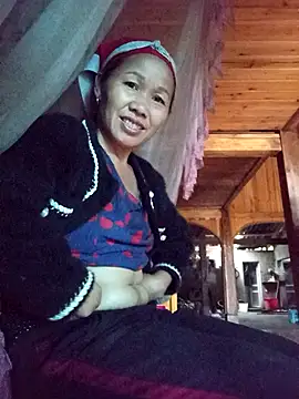 Snapshot of TinTin321 chatting on November 3, 2025, 12:49 am TinTin321 online show from November 3, 2025, 12:49 am