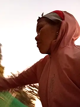 Snapshot of TinTin321 chatting on November 27, 2025, 10:37 am TinTin321 online show from November 27, 2025, 10:37 am