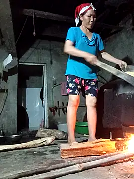 Snapshot of TinTin321 chatting on November 24, 2025, 12:27 pm TinTin321 online show from November 24, 2025, 12:27 pm