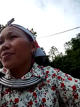 Snapshot of TinTin321 chatting on October 23, 2025, 12:20 am TinTin321 online show from October 23, 2025, 12:20 am