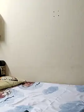 yelmaji91 online show from December 17, 2025, 2:11 pm