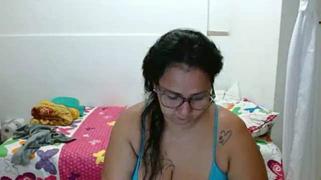 Snapshot of 18and45couple chatting on April 14, 2026, 4:06 am 18and45couple online show from April 14, 2026, 4:06 am