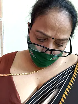 Snapshot of heera-rani chatting on March 3, 2026, 5:47 am heera-rani online show from March 3, 2026, 5:47 am
