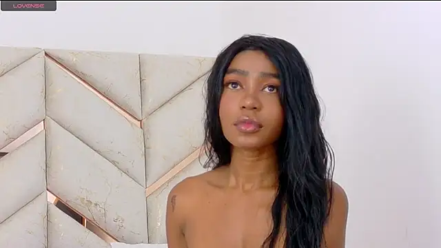 Snapshot of AlanaDoll chatting on November 8, 2025, 4:43 pm AlanaDoll online show from November 8, 2025, 4:43 pm