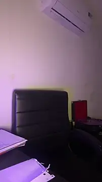 zooming101 online show from November 13, 2025, 6:01 pm