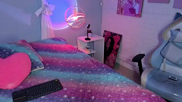 Hannahpage online show from November 4, 2025, 11:58 am