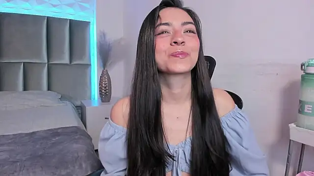 Snapshot of canelleGarces chatting on September 12, 2025, 12:16 pm canelleGarces online show from September 12, 2025, 12:16 pm