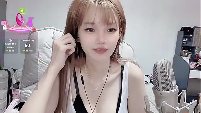 twlilybae online show from February 10, 2026, 11:31 am