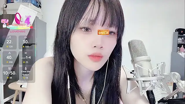 twlilybae online show from November 16, 2025, 7:13 am