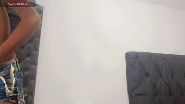 Snapshot of deborahotts chatting on December 5, 2025, 3:43 pm deborahotts online show from December 5, 2025, 3:43 pm